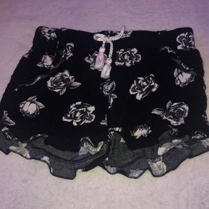 black and white rose comphy shorts!